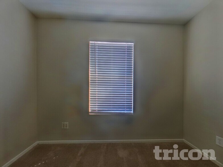 Building Photo - 2640 S 89th Ave