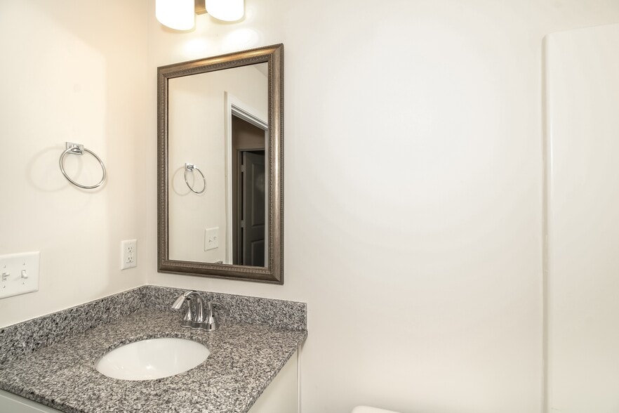 Building Photo - 1304 Gardner St