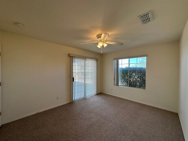 Building Photo - Beautiful 3 Bed / 2 Bath Home Backing to Cerbat Cliffs Golf Course!