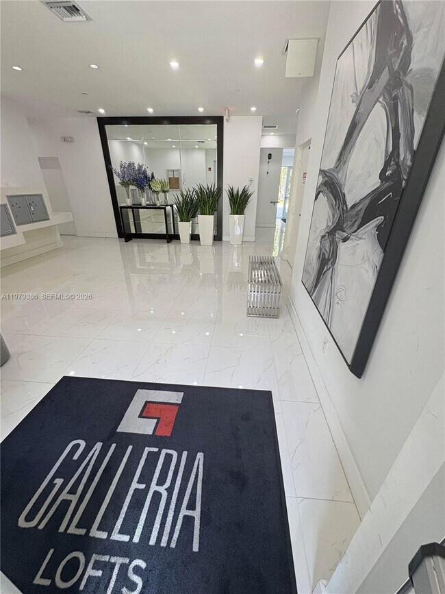 Building Photo - 1045 NE 18th Ave