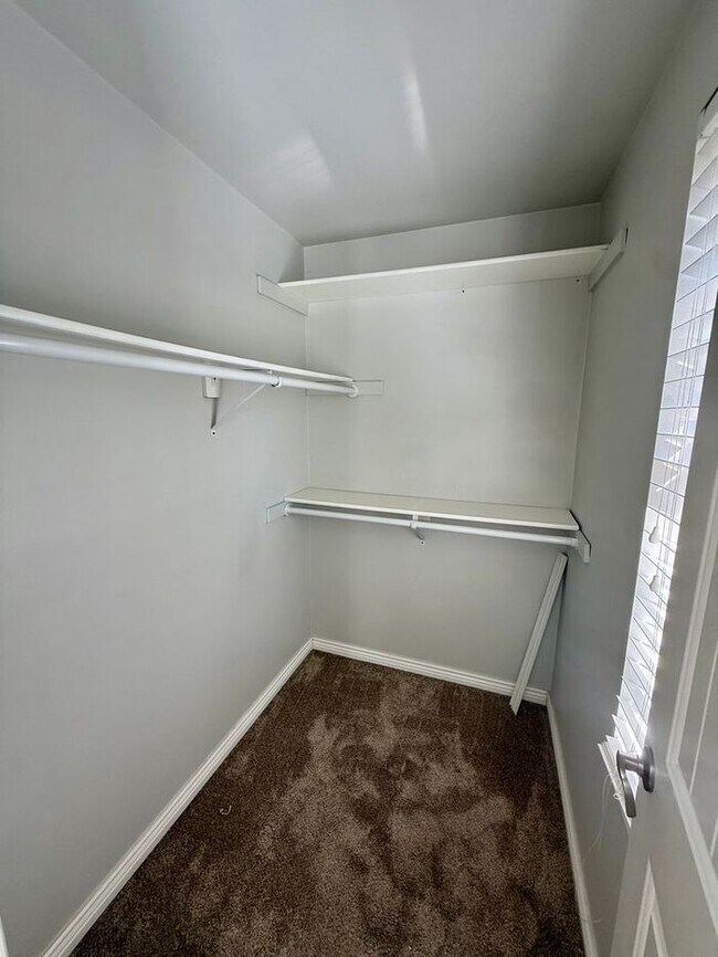 Building Photo - Gorgeous 4 Bed, 2 Bath Home in Central For...