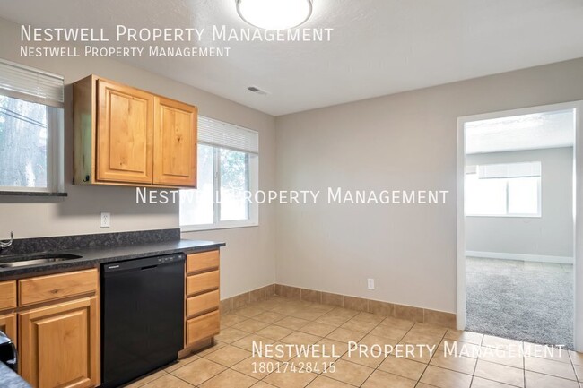 Building Photo - FREE 1ST MONTH'S RENT - Remodeled 2-bed Un...