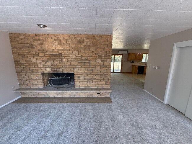 Building Photo - Spacious 2-Bed Home Packed With Comfort and Upgrades