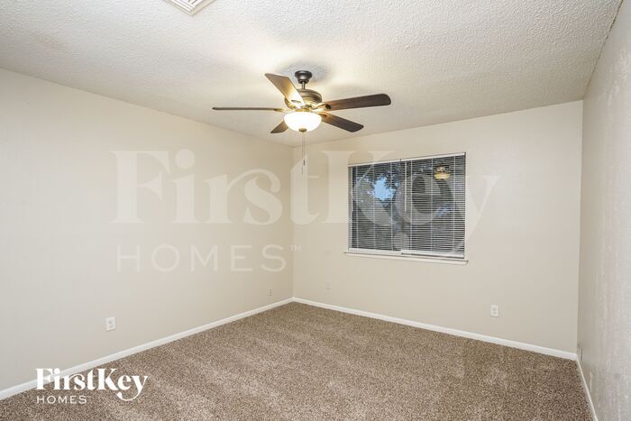 Building Photo - 8010 Goldengrove Dr