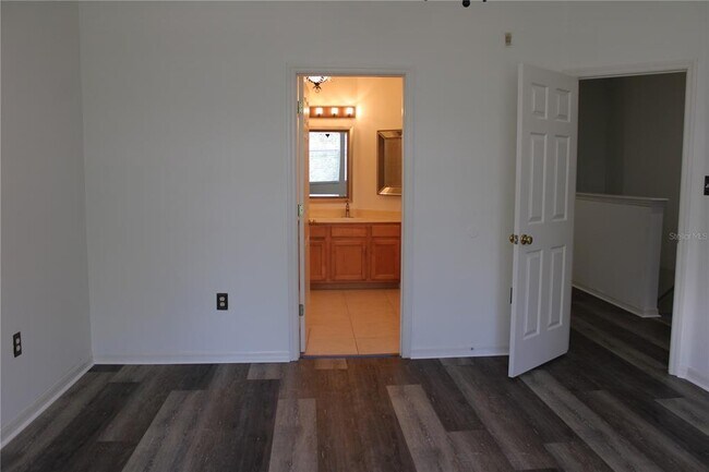 Building Photo - 3429 Parkridge Cir