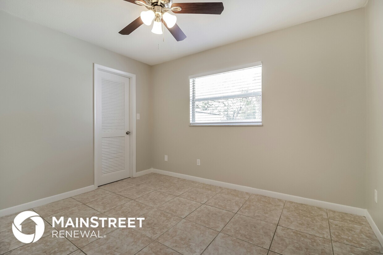Building Photo - 215 Lochmond Dr