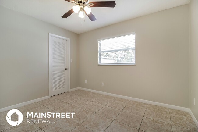 Building Photo - 215 Lochmond Dr