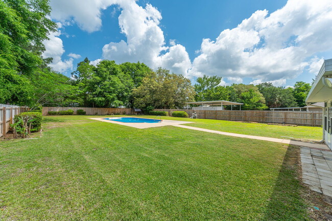 Building Photo - 3009 La Salle Ct