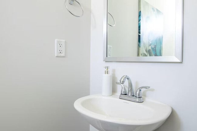 Building Photo - 751 Jacobs Millpond Rd