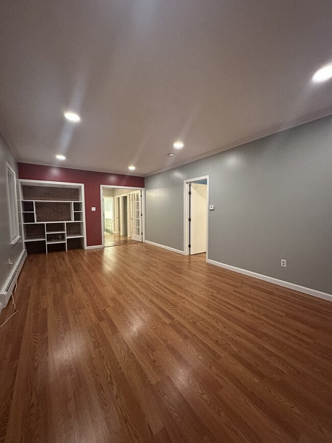 Building Photo - 111 Oak St