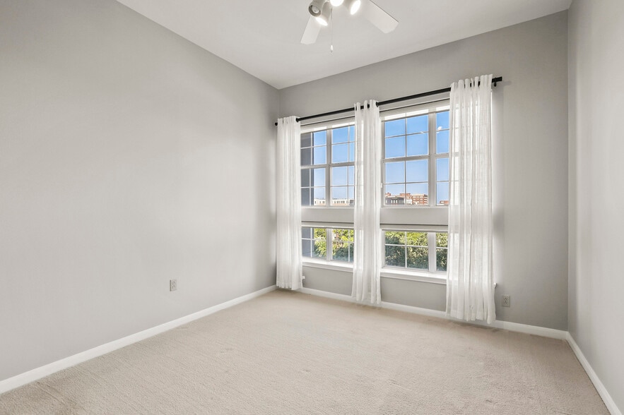 Building Photo - 3225 Turtle Creek Blvd