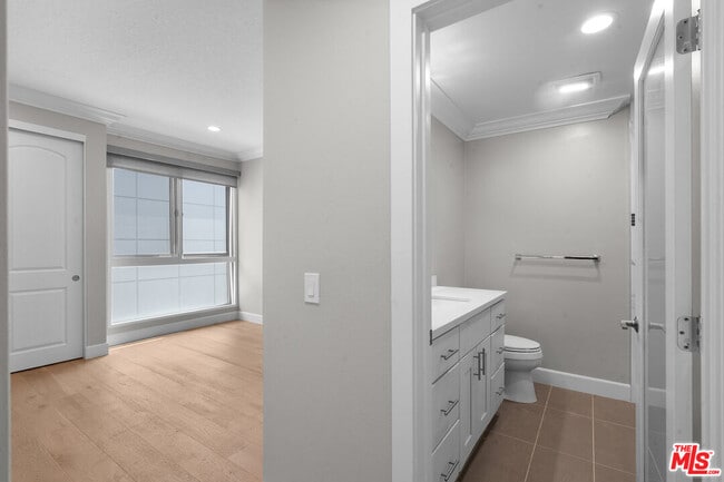 Building Photo - 4477 Wilshire Blvd