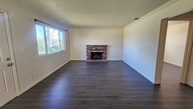Building Photo - 6013 Brett Dr