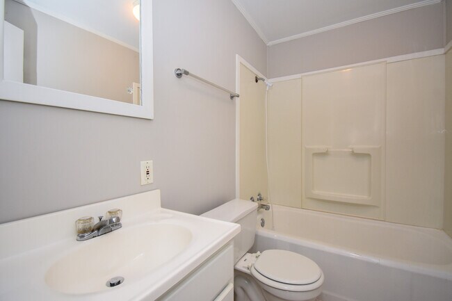 Building Photo - 109 11th Ave