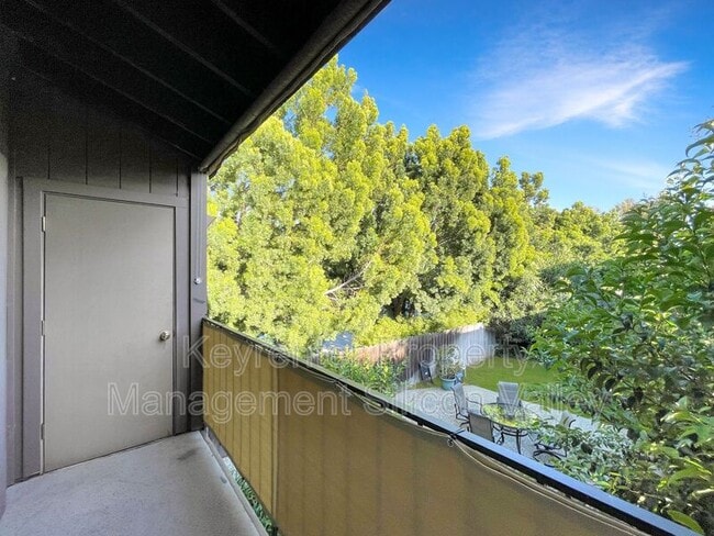 Building Photo - 1568 Willowbrae Ave.