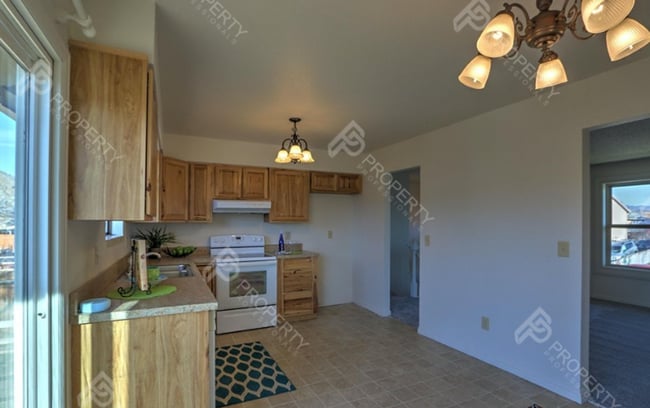 Building Photo - Single Family Home in Rifle for Rent