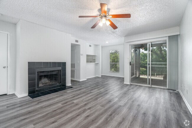 1BR, 1BA - 650SF - Living Room - Oak Tree Village