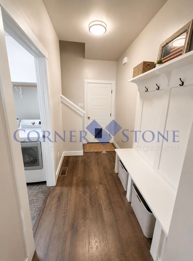 Building Photo - Spacious Family Home with 3-Car Garage & Fully Fenced Backyard in Nampa