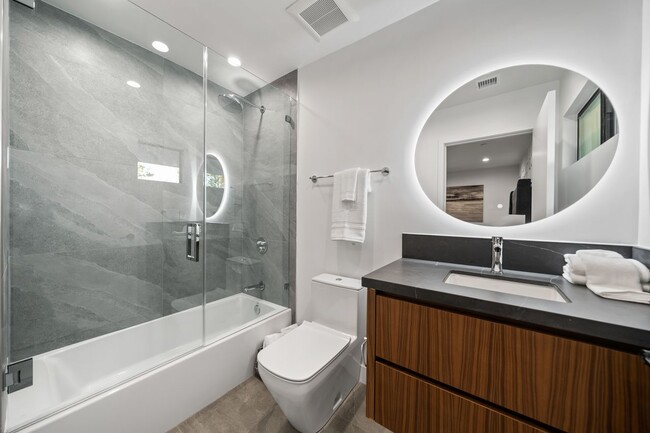 Building Photo - 16105 Clear Oak Dr