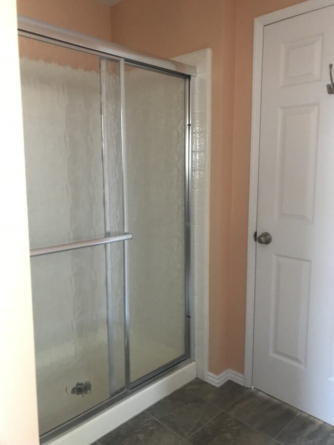 Building Photo - Beautiful 4 bedroom custom
