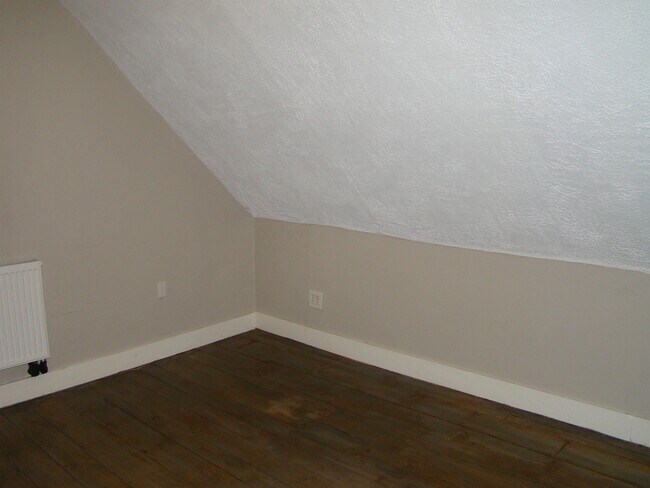 Building Photo - 86 School St