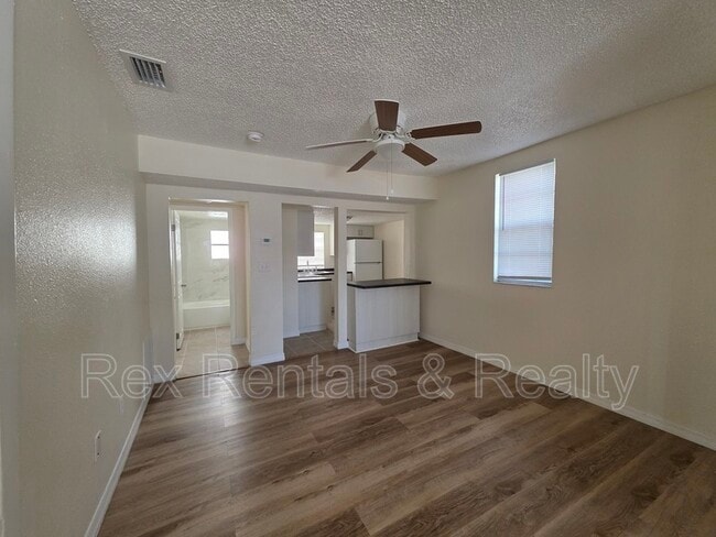 Building Photo - 2337 15th Ave S