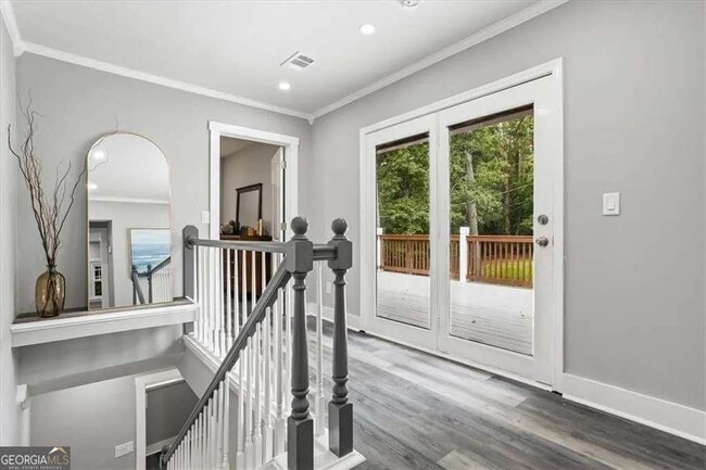 Building Photo - 724 Cowan Rd SE