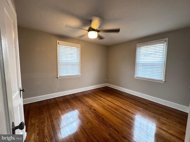 Building Photo - 1600 Princess St