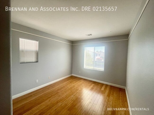 Building Photo - 1533 Applegate St