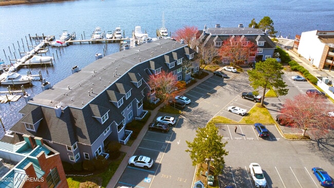 Building Photo - 210 Spinnakers Cv