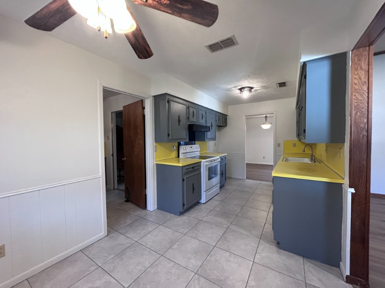 Building Photo - 902 Walnut St