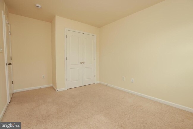 Building Photo - 7954 Blue Stream Dr