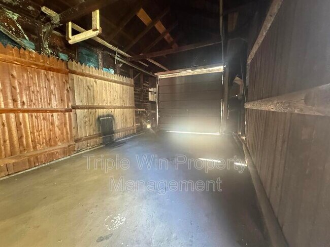 Building Photo - 3704 Taft Ave