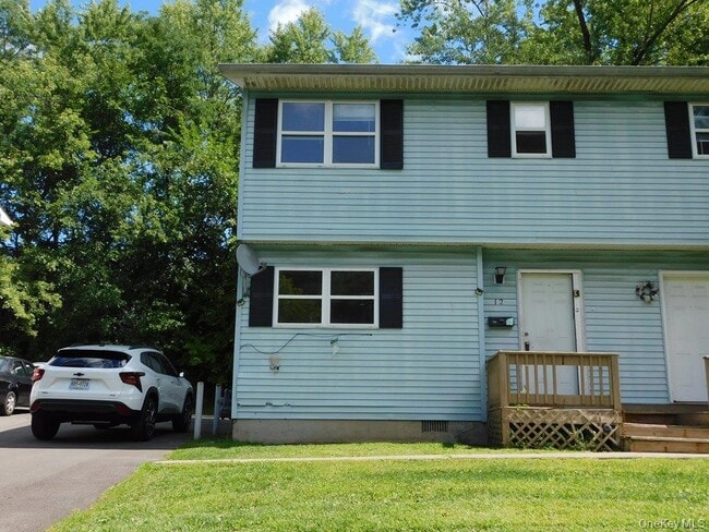 Primary Photo - 12 Sequestered Rd