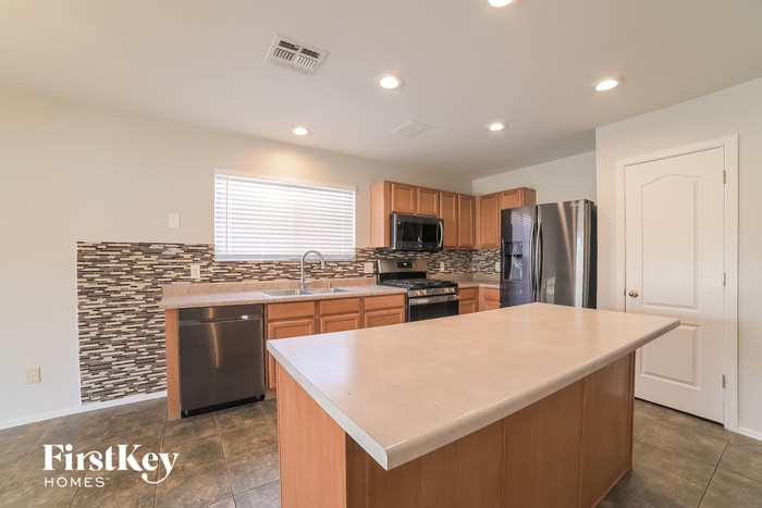 Building Photo - 9949 E Rocky Wash Dr