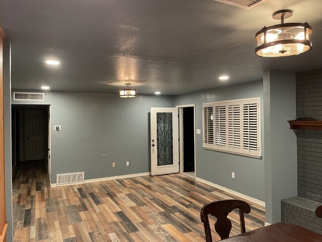 Building Photo - 9517 Mcintosh Dr