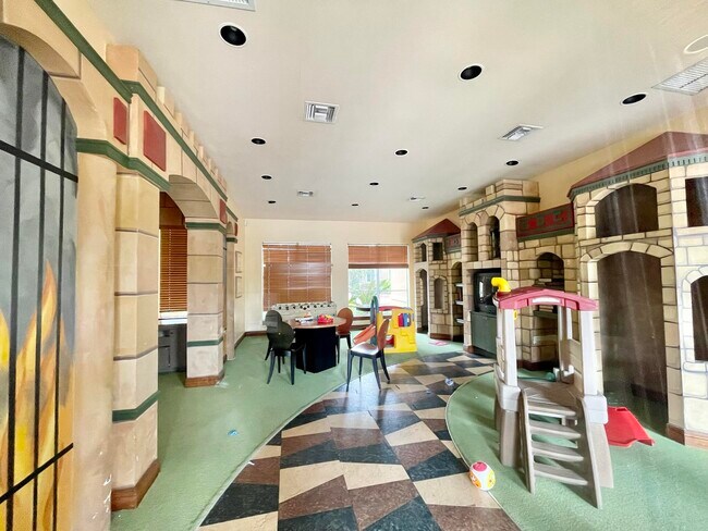 Building Photo - 4856 N State Rd 7