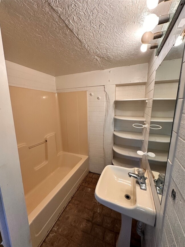 Building Photo - 3211 Keller St