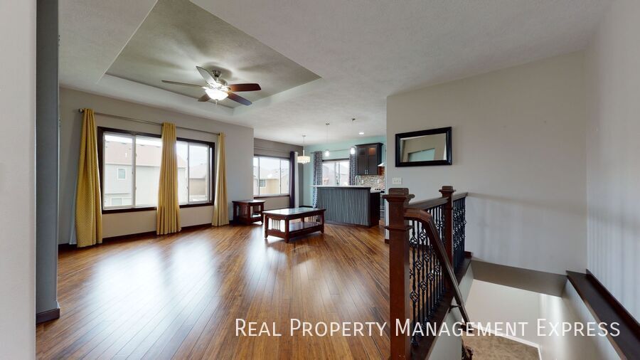 Building Photo - 4 Bed 3 Bath Luxury Home with 3 Stall Gara...