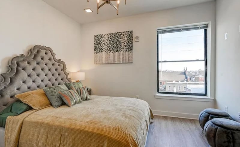 Building Photo - 421 S Broadway