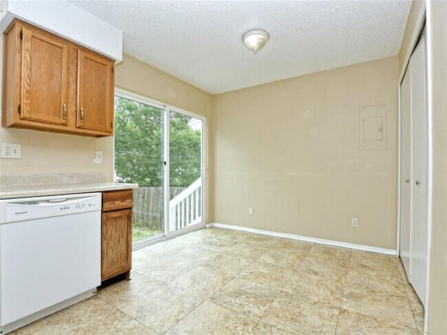 Building Photo - 116 Hillside Dr