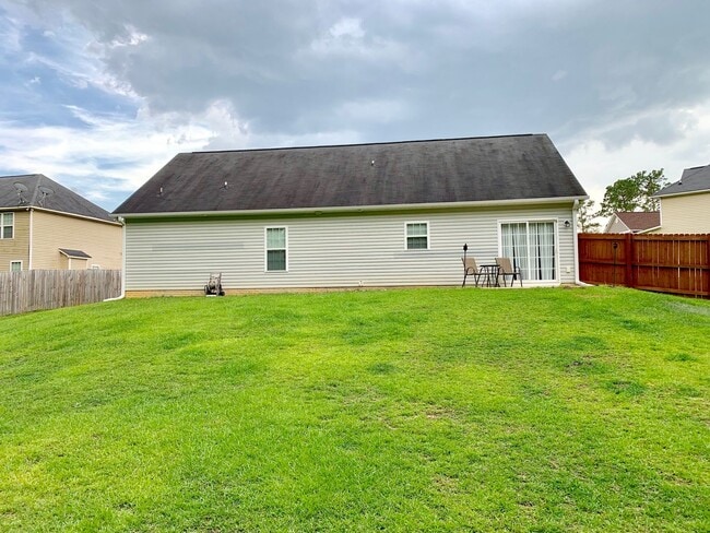 Building Photo - Beautiful 3 Bed 2 Bath Home in Jack Britt