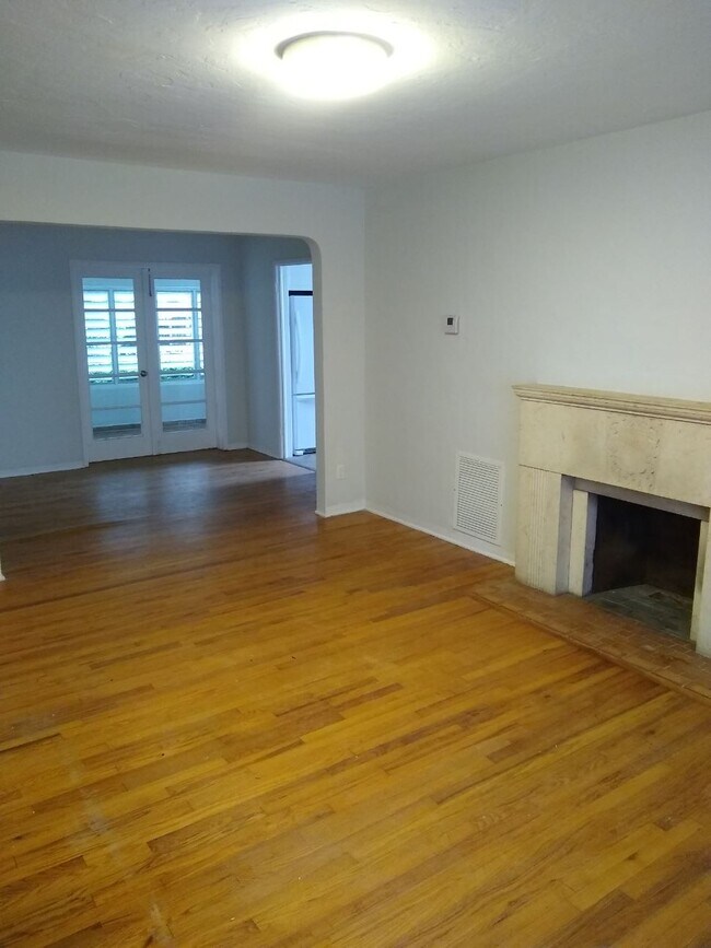 Building Photo - 4648 SW 12th St