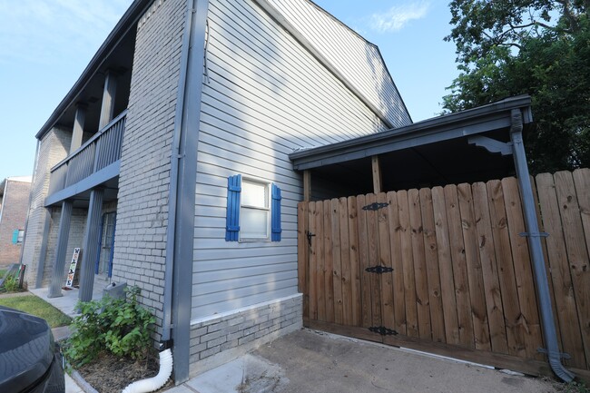 Building Photo - 4624 W Orange St