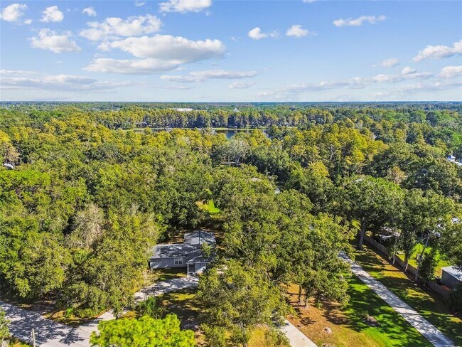 Building Photo - 6005 Lakeside Dr