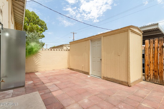 Building Photo - 4715 S Mill Ave