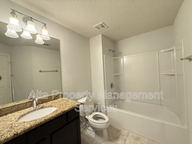 Building Photo - 6812 Roundleaf Dr
