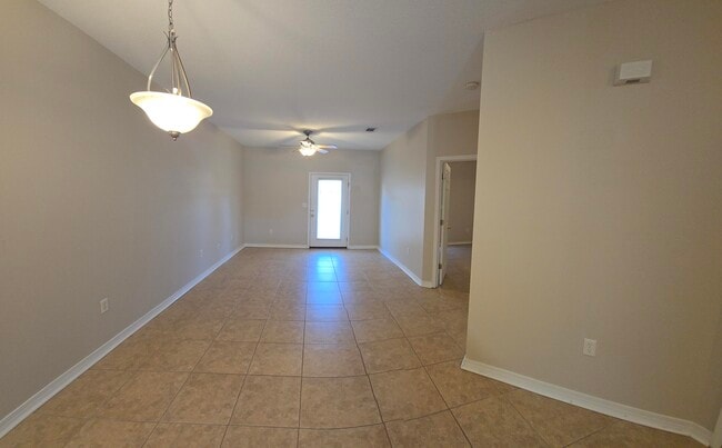 Building Photo - 204 Ann Cir