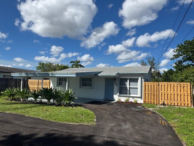 Primary Photo - 205 NW 7th Ct