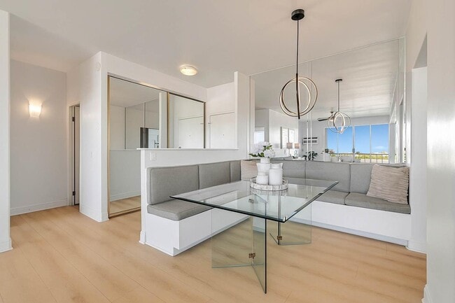 Building Photo - Civic